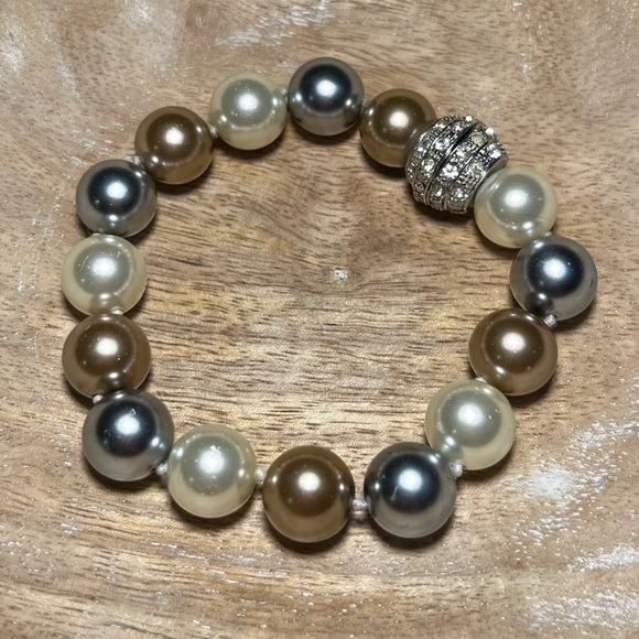 Charming Charlie Faux Pearl Beaded Rhinestone Magnetic Clasp Closure Bracelet - Picture 4 of 12